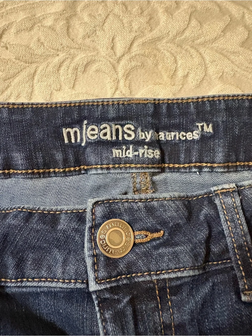 Women’s Straight Leg Jeans in Dark Blue -